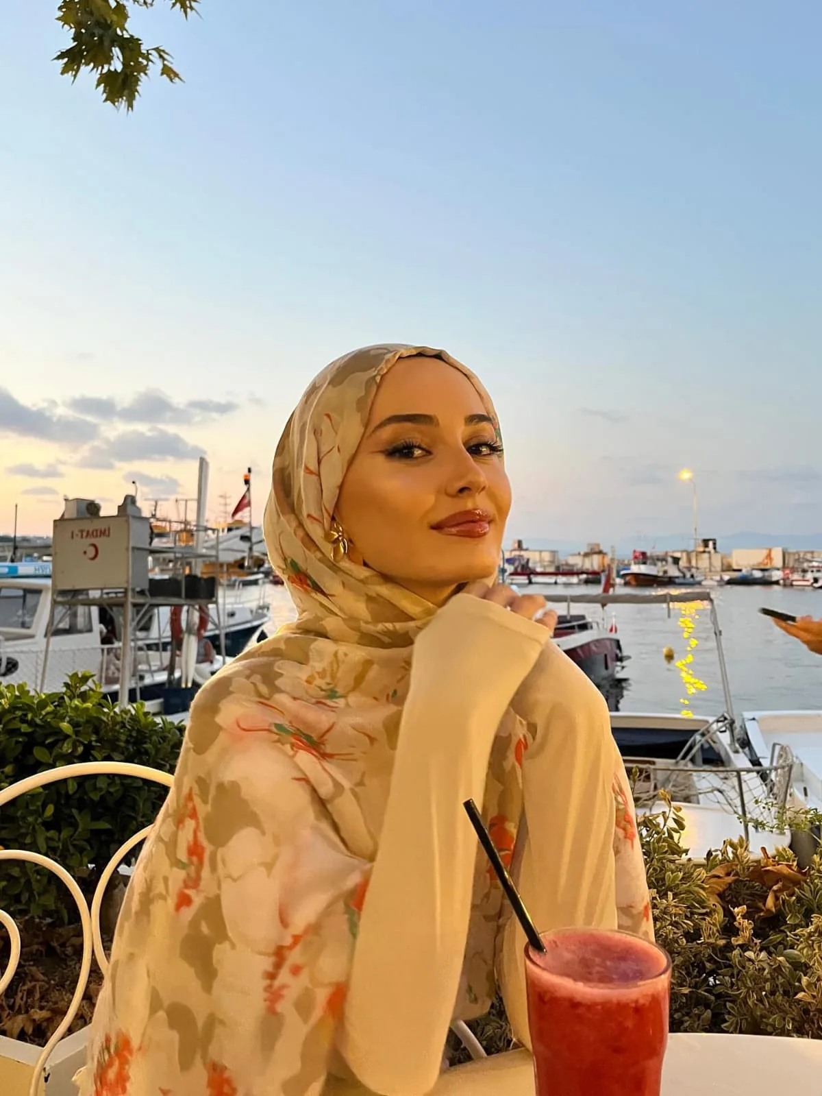 Esra - Küçükçekmece Escort